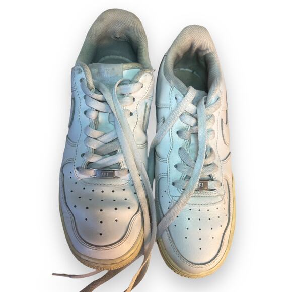 NIKE Air Force 1 Low Top White Sneakers/Shoes, Size 6Y Youth/7.5 Woman's - Picture 4 of 6